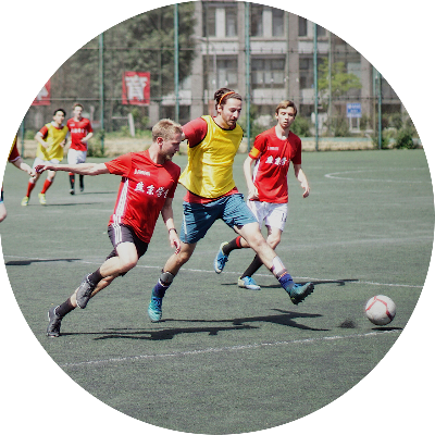 Z boiska na stadion